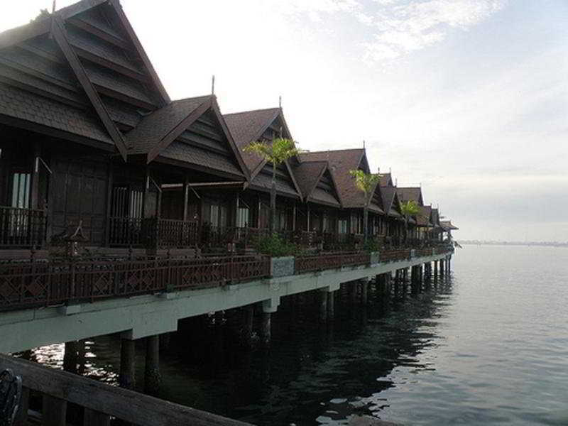 Hotel Pantai Gapura Makassar Exterior foto