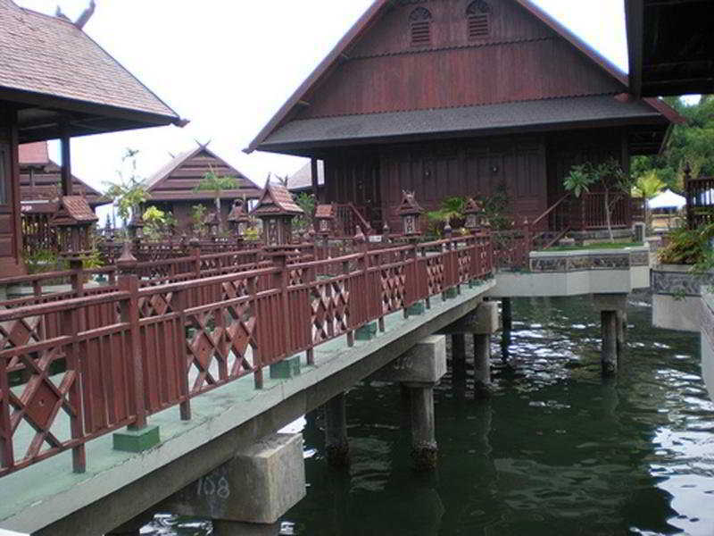 Hotel Pantai Gapura Makassar Exterior foto